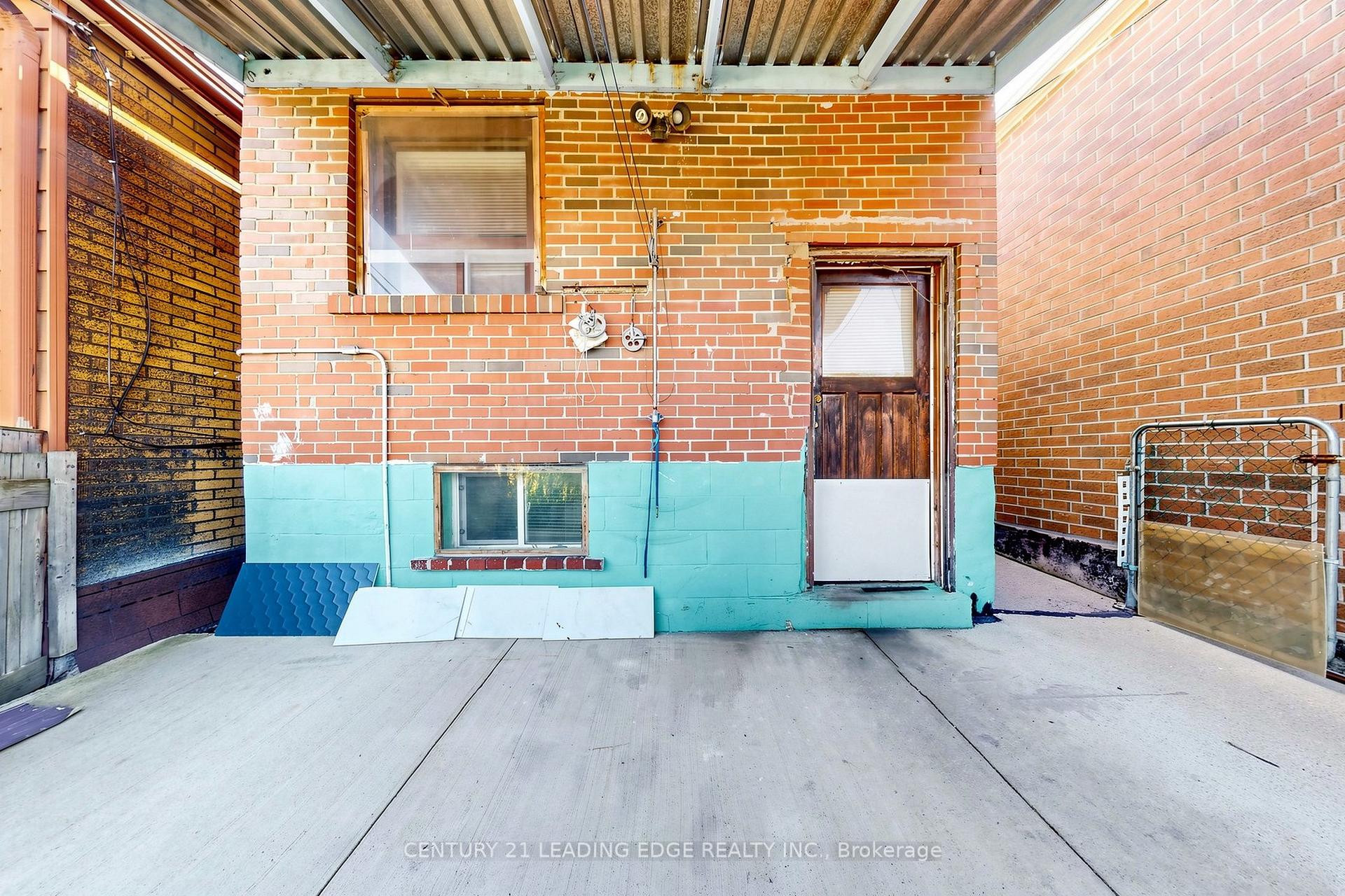 Photo 30 of 180 Gilbert Avenue, Toronto, Caledonia-Fairbank — HOMEH