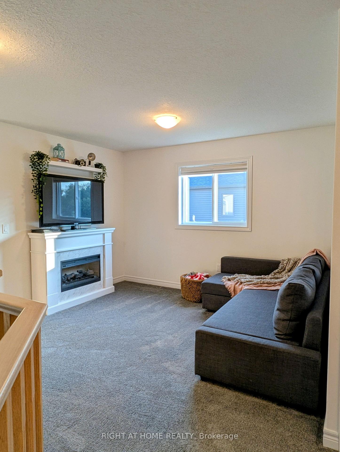 Photo 13 of 155 Plewes Drive, Collingwood — HOMEH