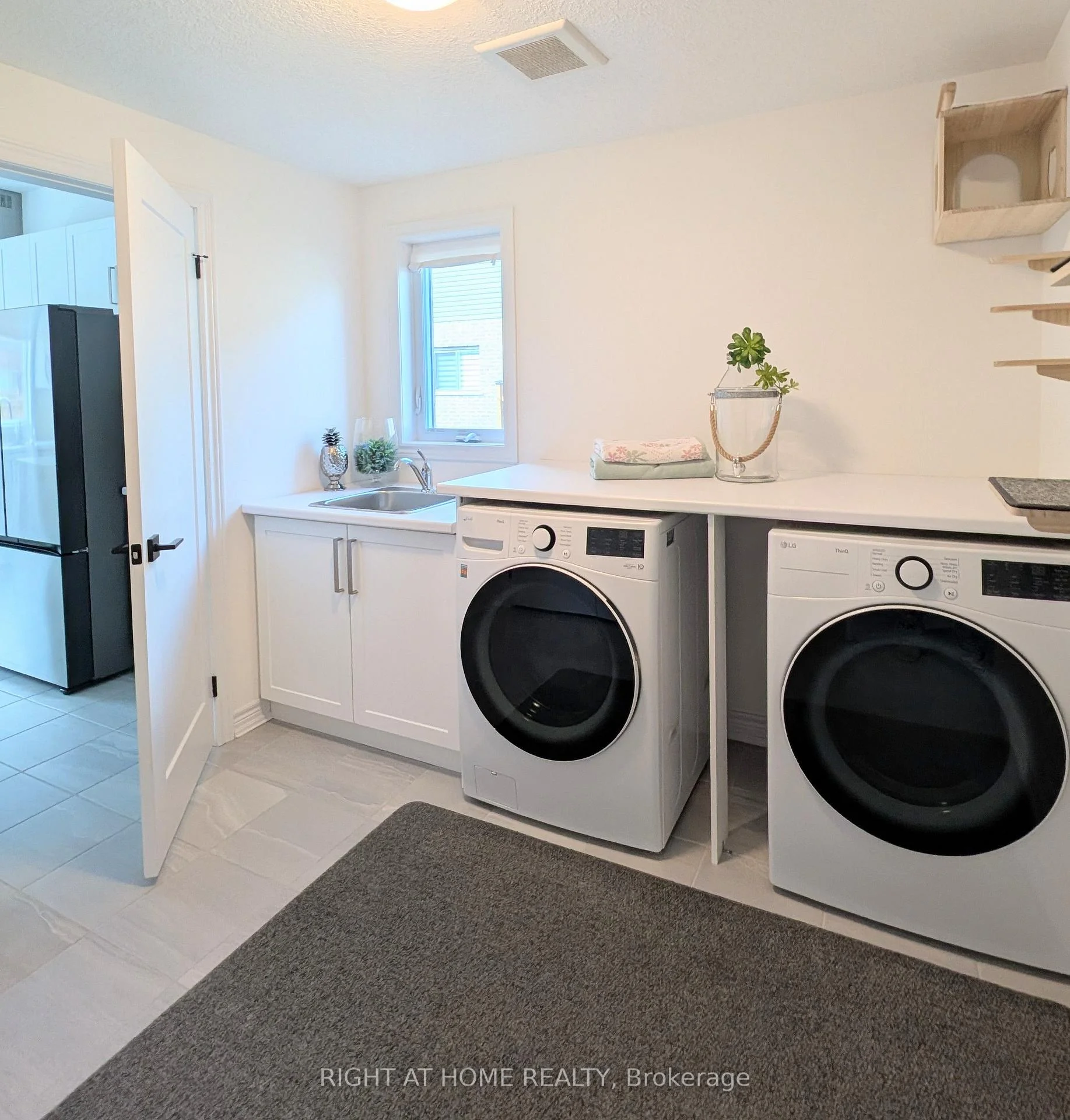 Photo 33 of 155 Plewes Drive, Collingwood — HOMEH