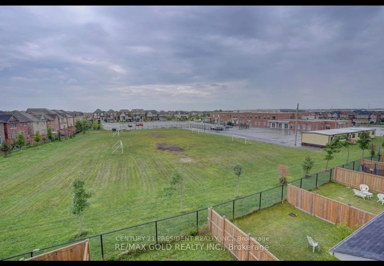 Photo 2 of 35 Saint Dennis Road, Brampton, Sandringham-Wellington North — HOMEH
