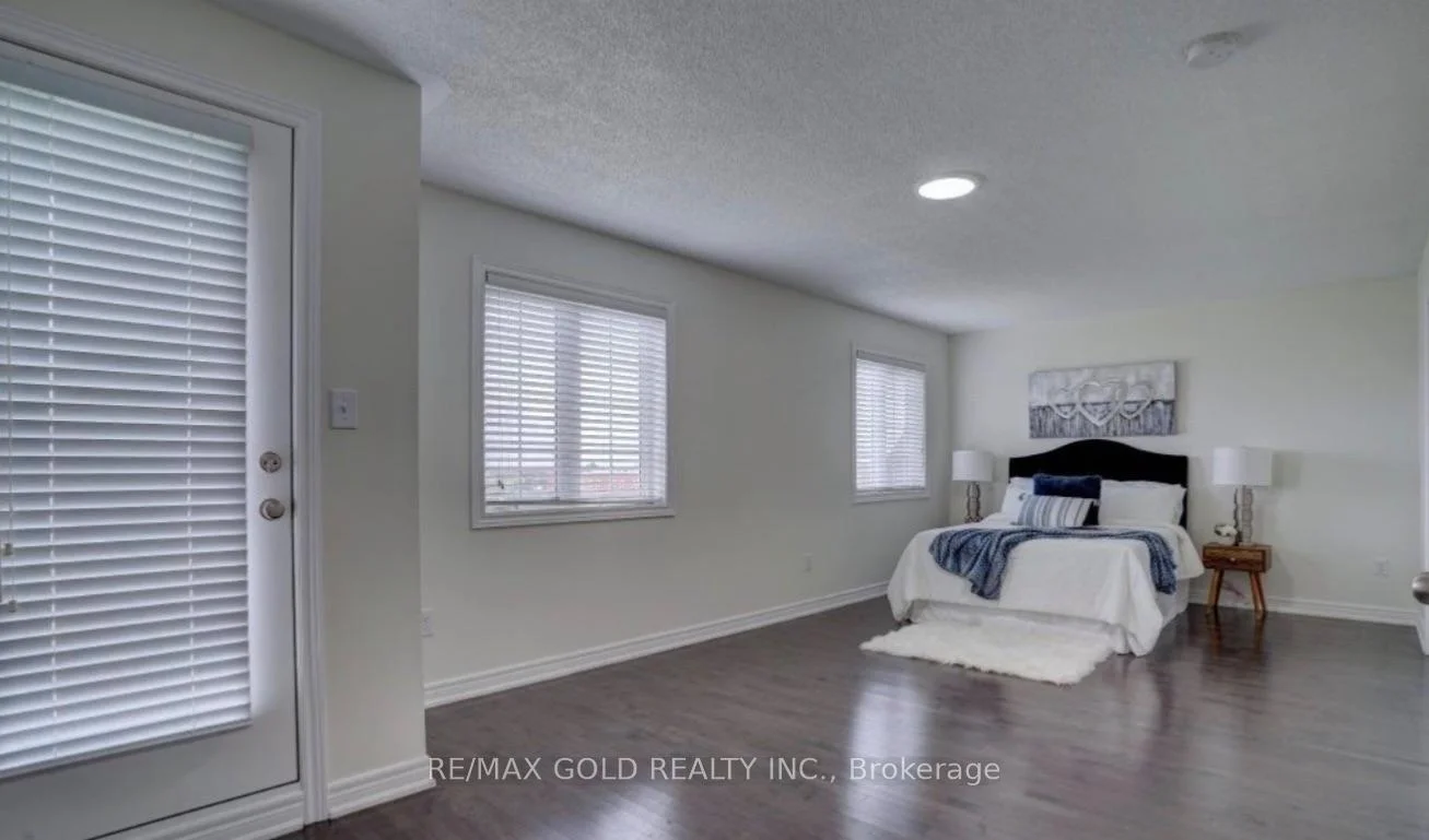 Photo 17 of 35 Saint Dennis Road, Brampton, Sandringham-Wellington North — HOMEH