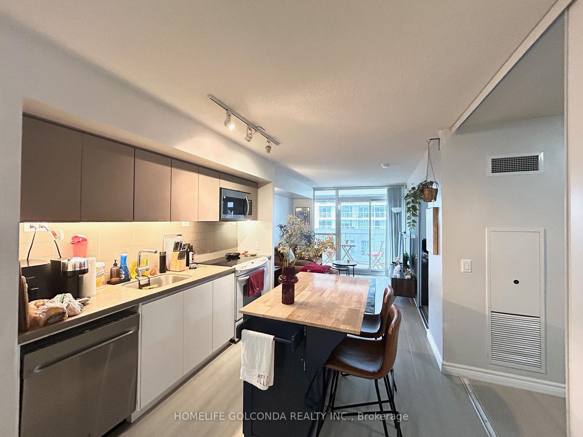 Photo 3 of Unit 723, 85 Queens Wharf Road, Toronto, Waterfront Communities — HOMEH