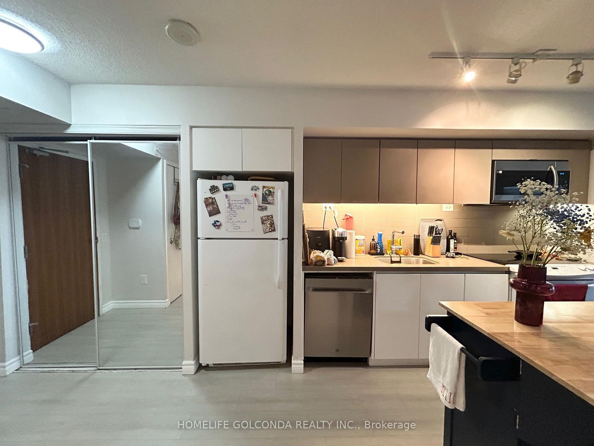 Photo 5 of Unit 723, 85 Queens Wharf Road, Toronto, Waterfront Communities — HOMEH