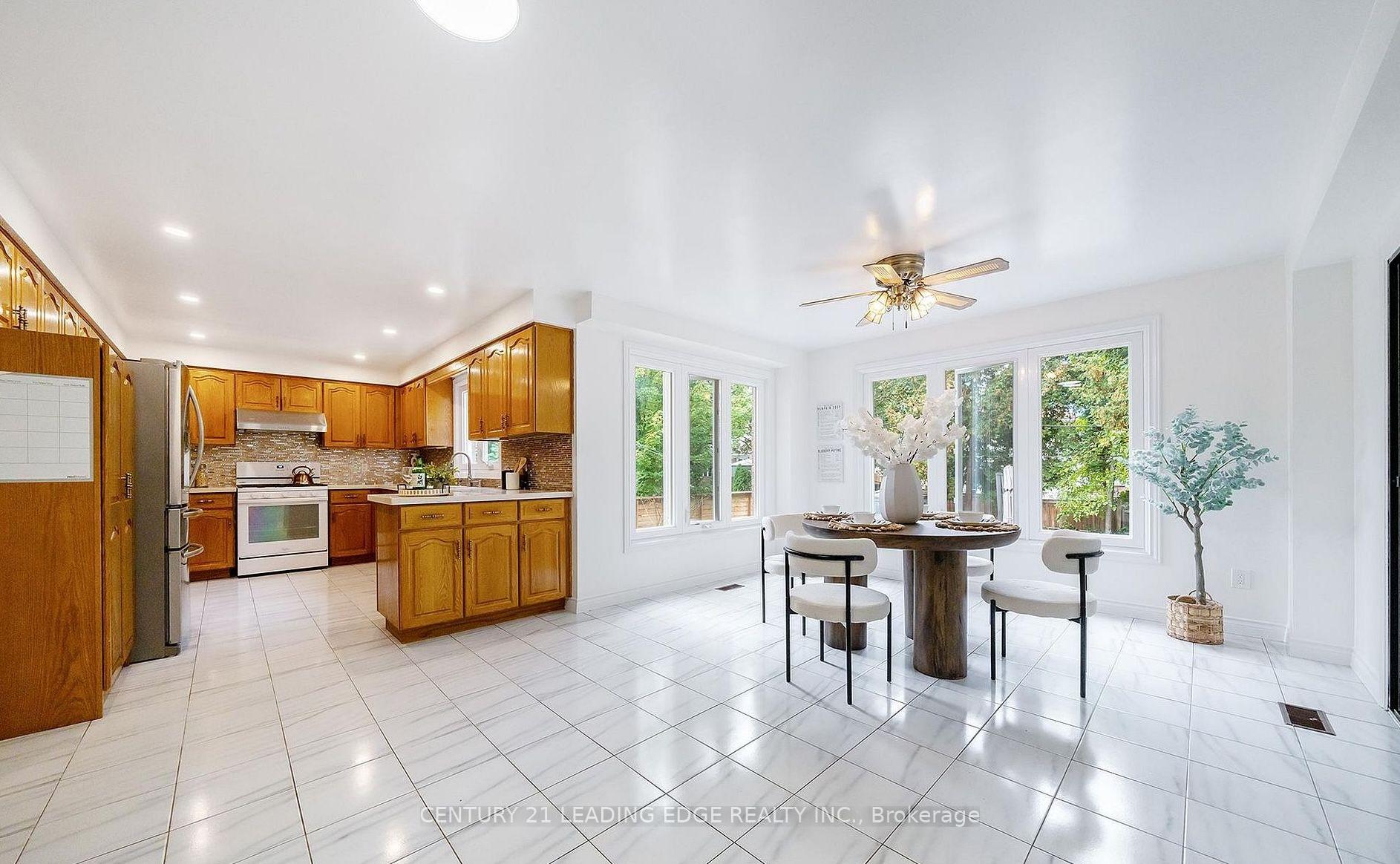 Photo 12 of 310 Holmes Avenue, North York, Willowdale East — HOMEH