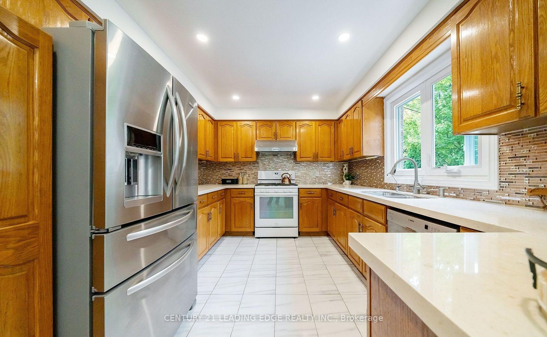 Photo 14 of 310 Holmes Avenue, North York, Willowdale East — HOMEH