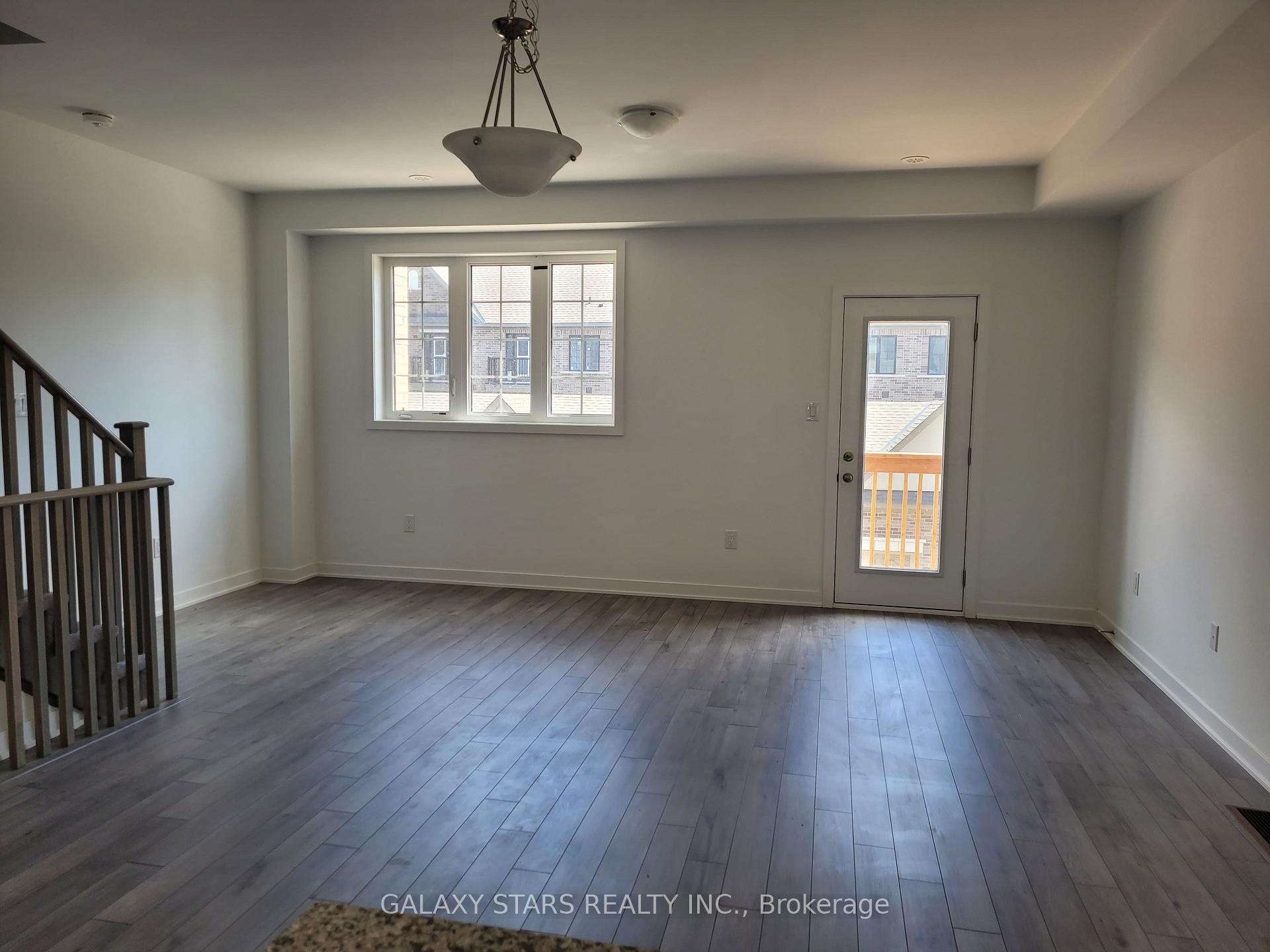 Photo 3 of 50 Selfridge Way, Whitby, Downtown Whitby — HOMEH