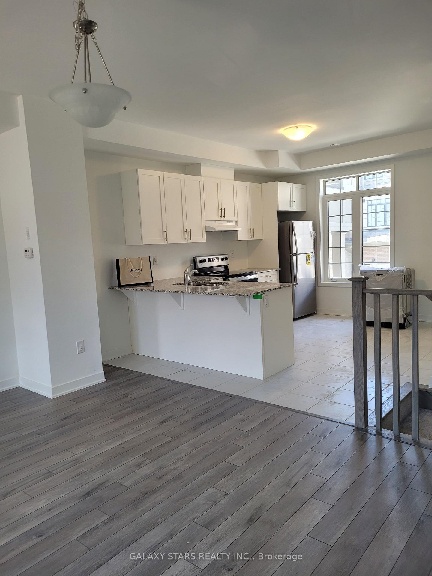 Photo 5 of 50 Selfridge Way, Whitby, Downtown Whitby — HOMEH