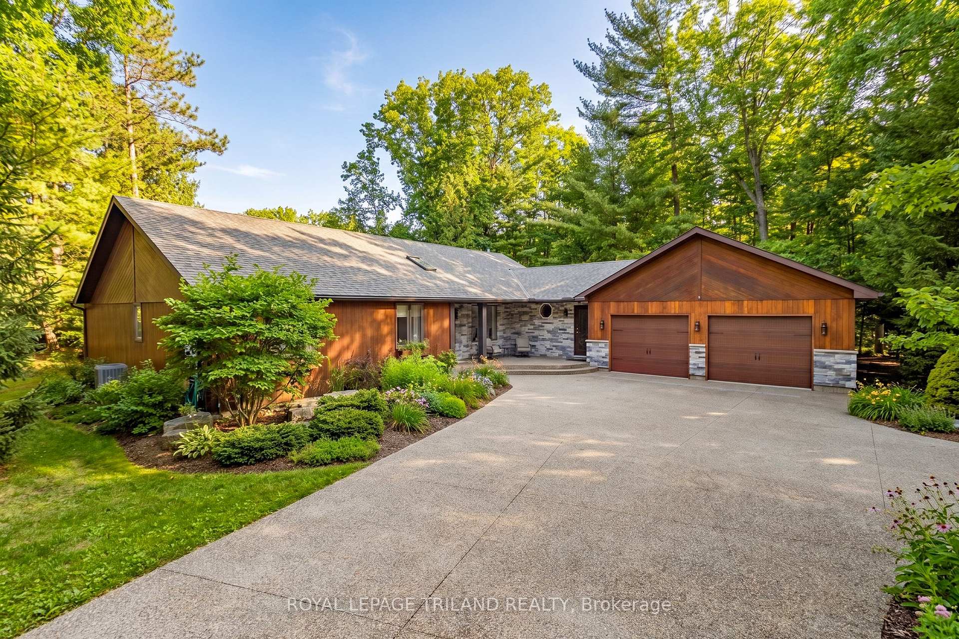 Photo of 10498 Pinetree Drive