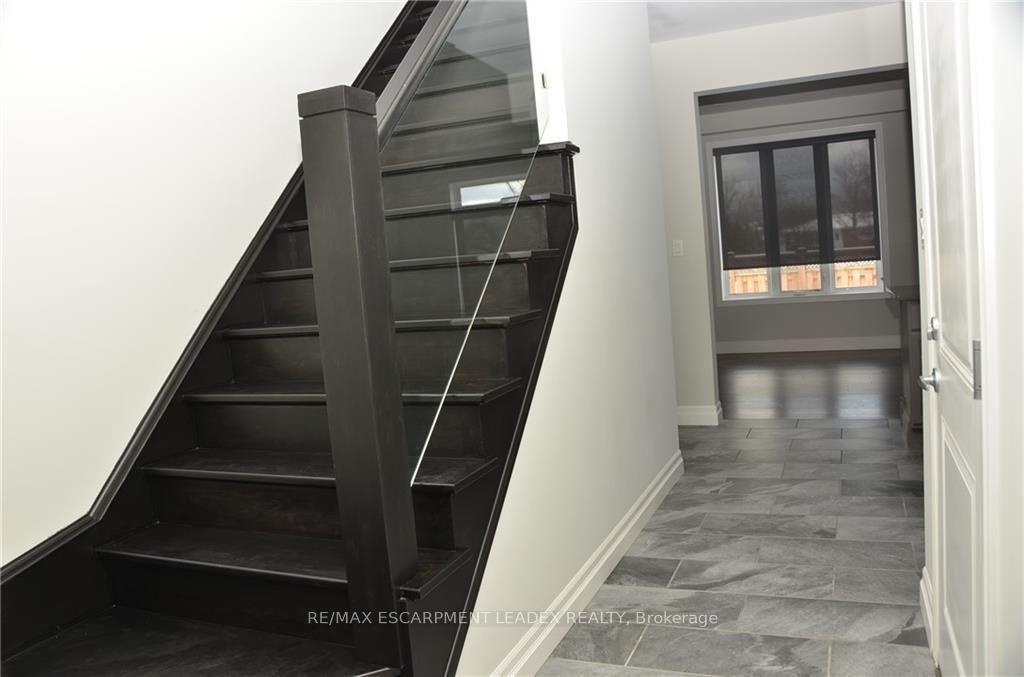 Photo 2 of Unit 43, 380 Lake Street, Grimsby, Grimsby Beach — HOMEH