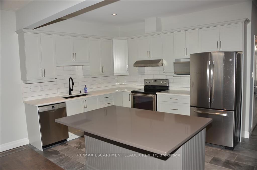 Photo 11 of Unit 43, 380 Lake Street, Grimsby, Grimsby Beach — HOMEH