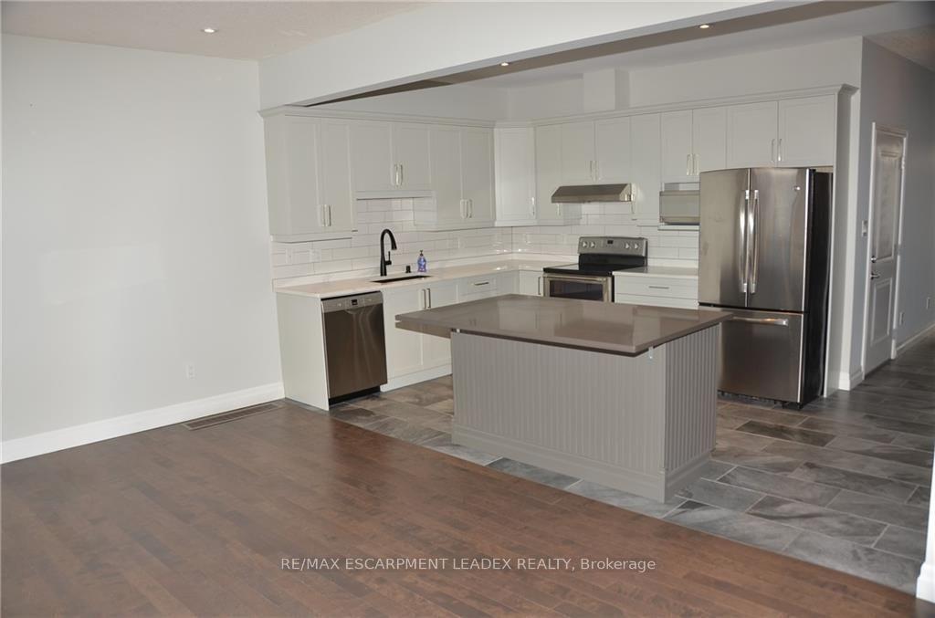 Photo 12 of Unit 43, 380 Lake Street, Grimsby, Grimsby Beach — HOMEH
