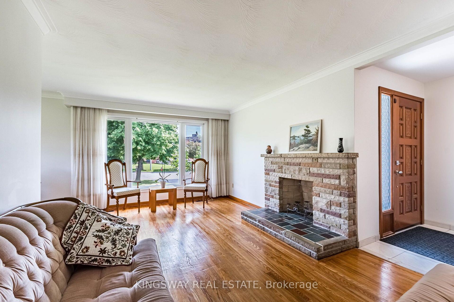 Photo 5 of 163 Floradale Drive, Mississauga, Cooksville — HOMEH