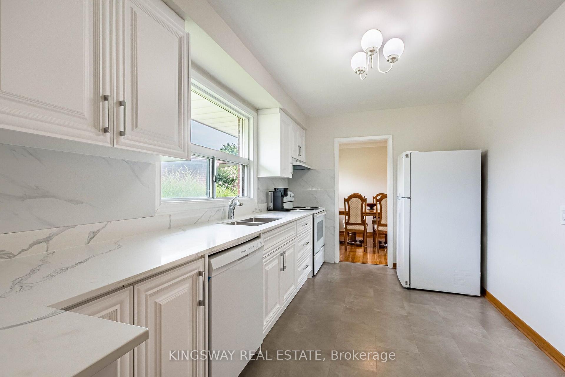 Photo 11 of 163 Floradale Drive, Mississauga, Cooksville — HOMEH