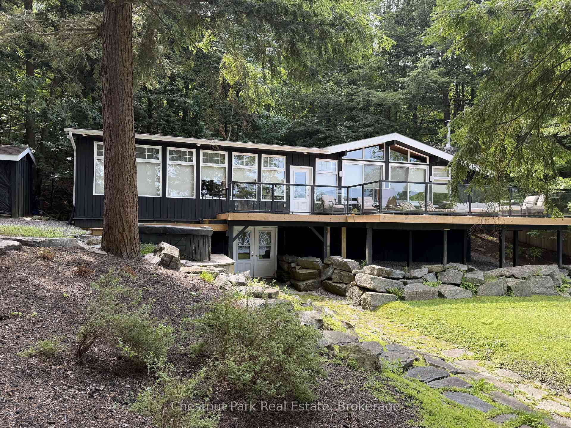 Photo 1 of 1002 Ahmic Drive N, Muskoka Lakes, Medora — HOMEH