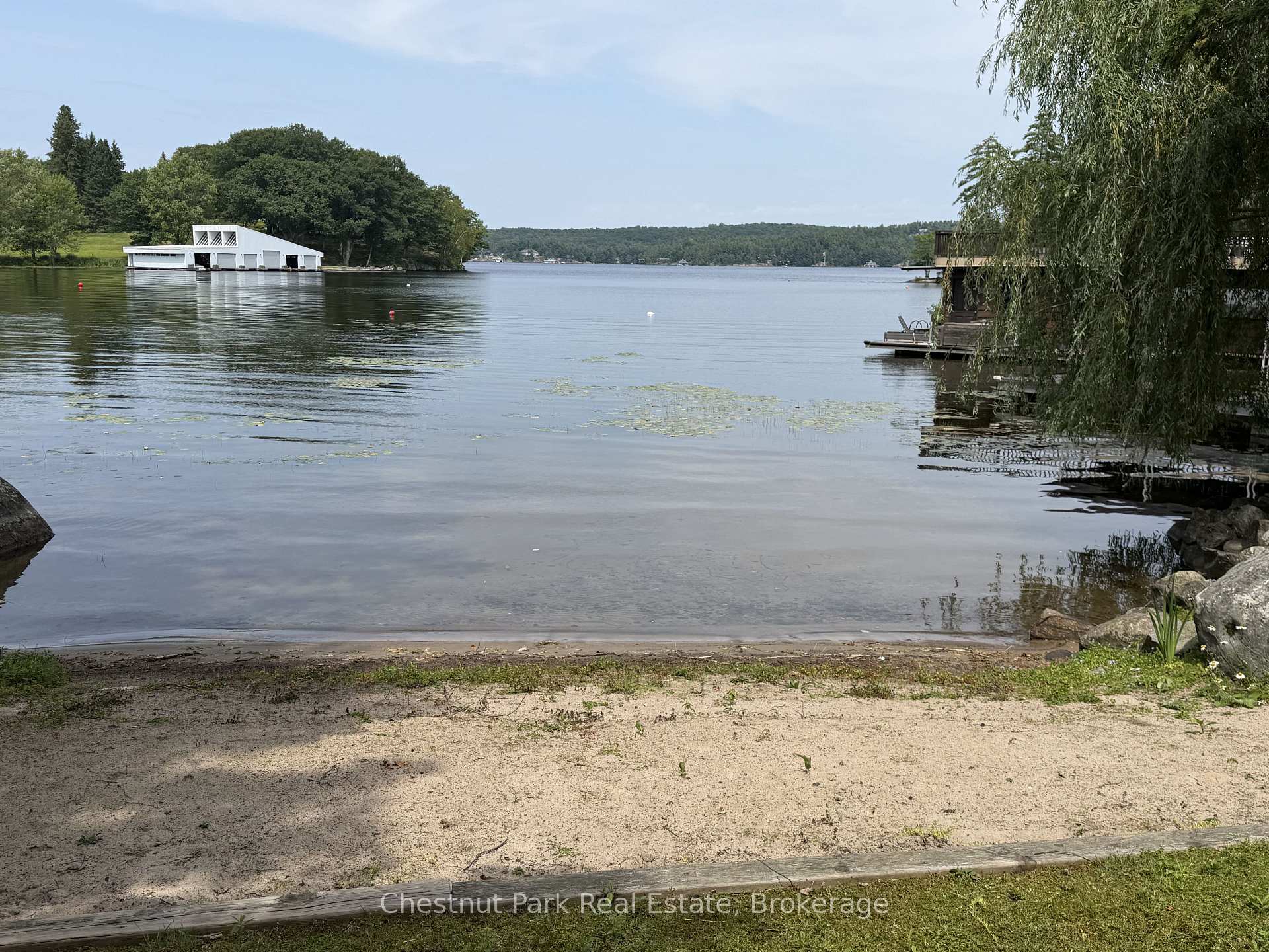 Photo 2 of 1002 Ahmic Drive N, Muskoka Lakes, Medora — HOMEH