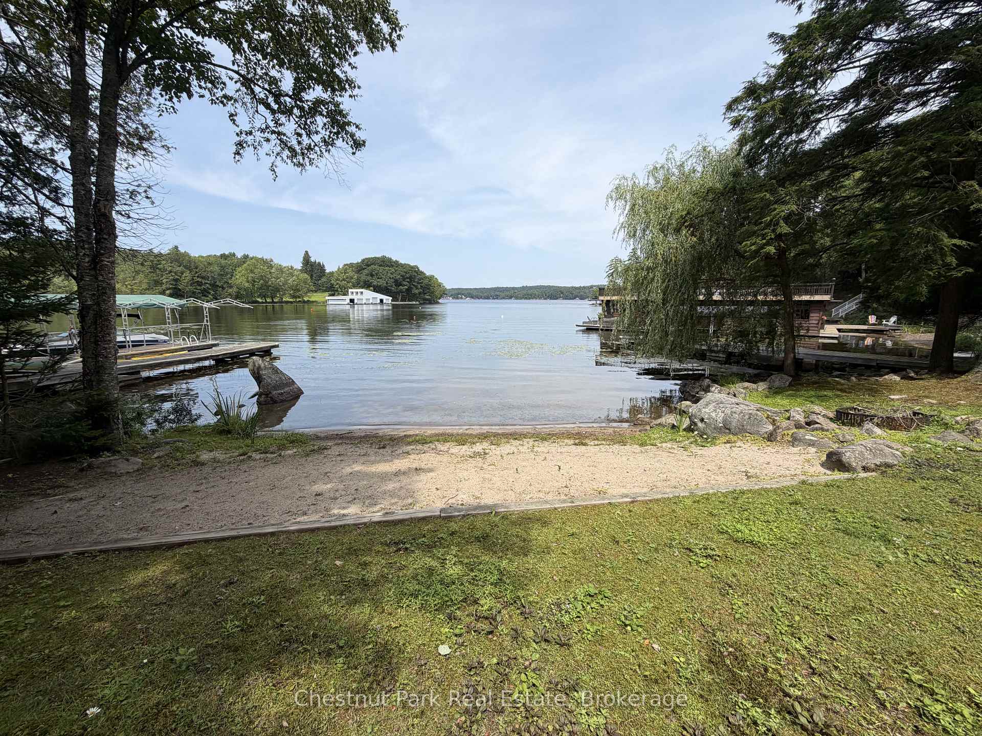Photo 3 of 1002 Ahmic Drive N, Muskoka Lakes, Medora — HOMEH