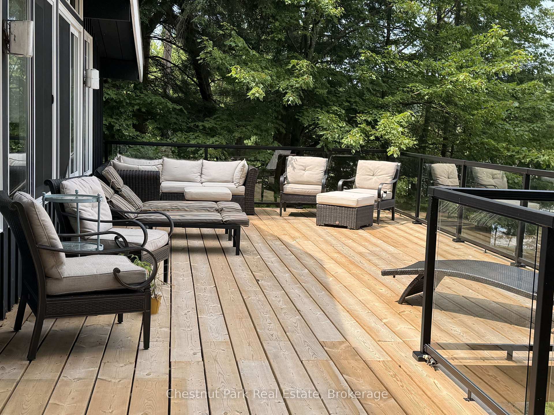 Photo 5 of 1002 Ahmic Drive N, Muskoka Lakes, Medora — HOMEH