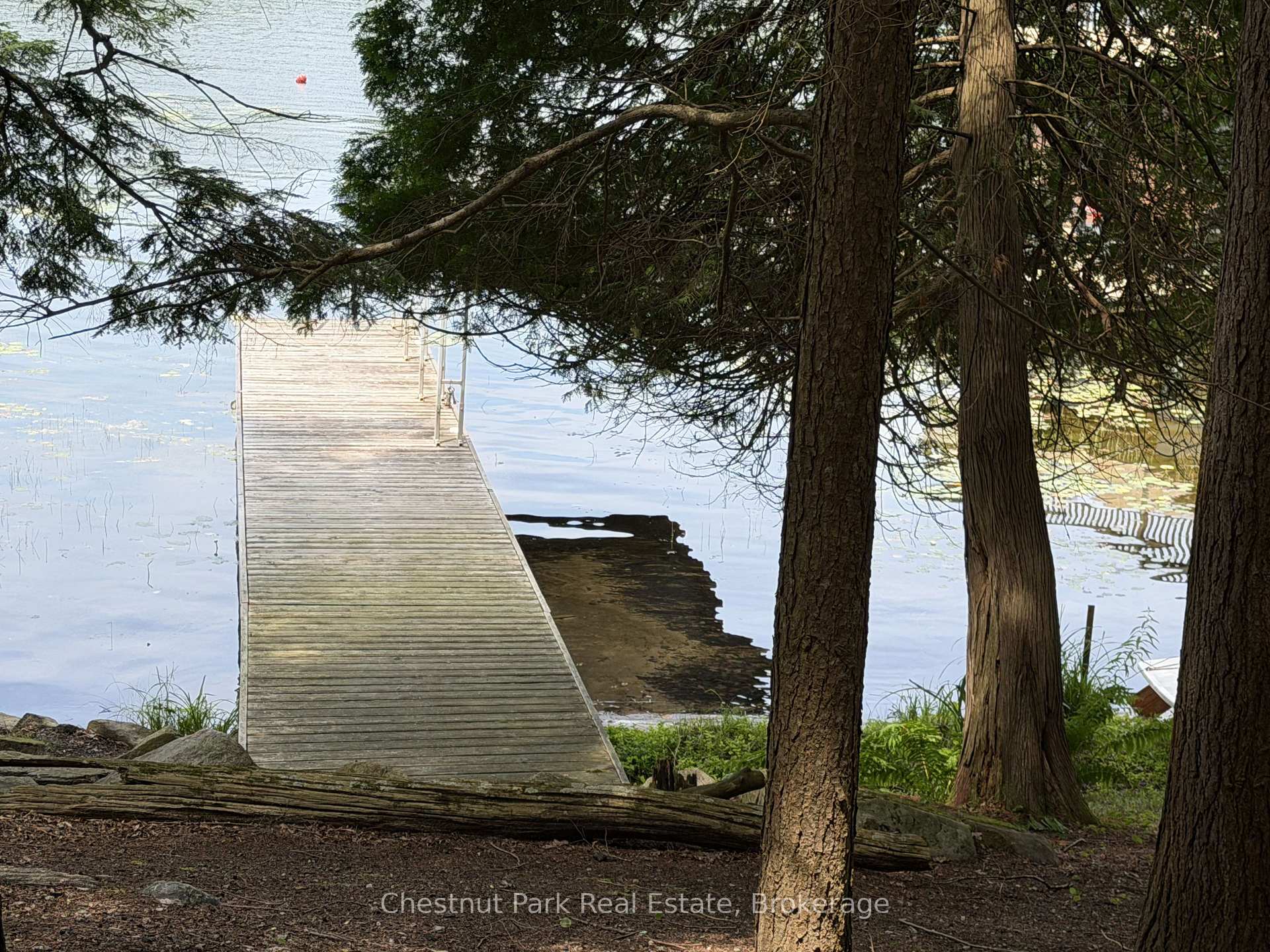Photo 7 of 1002 Ahmic Drive N, Muskoka Lakes, Medora — HOMEH