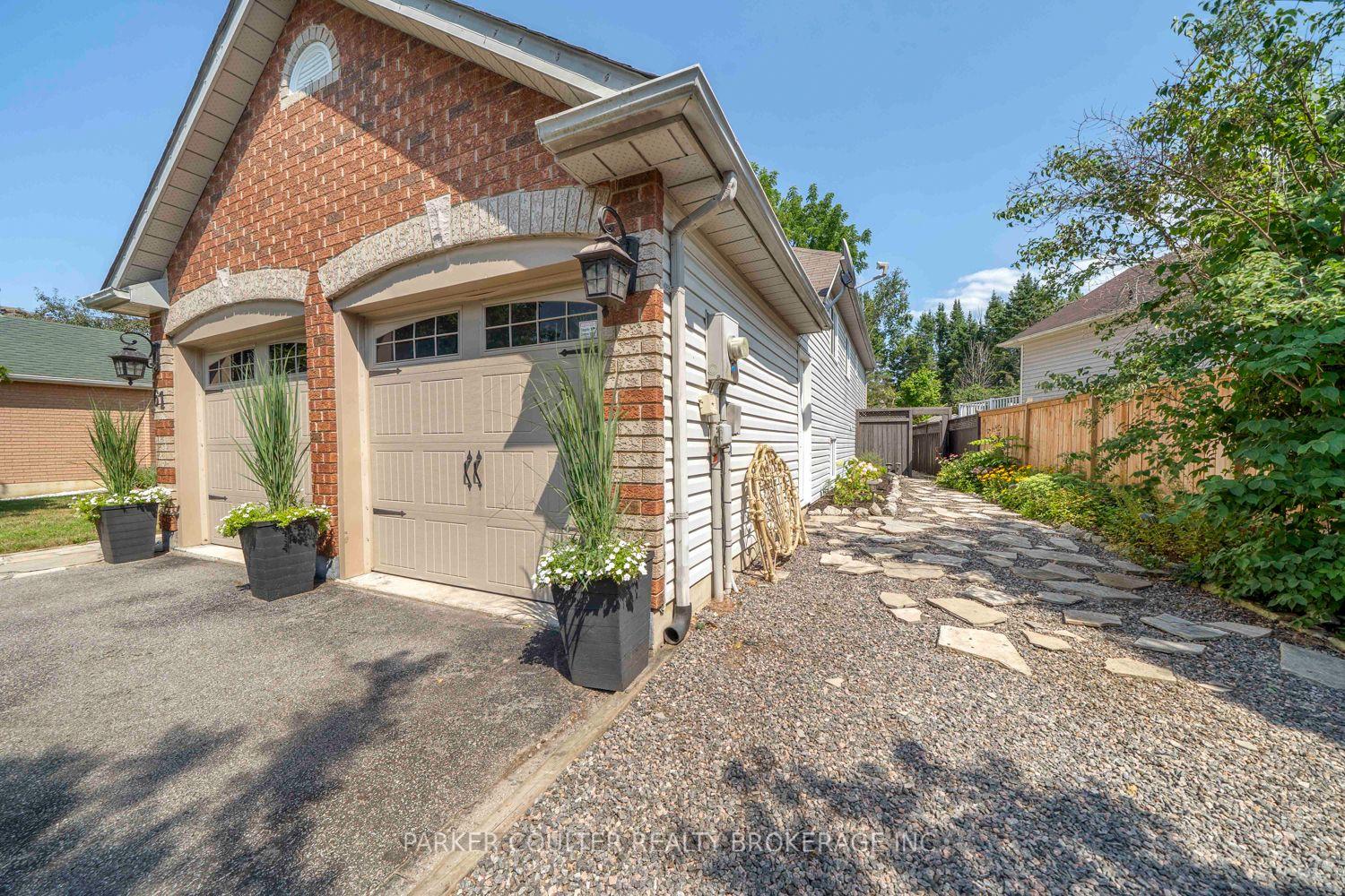 Photo 3 of 61 Dyer Drive, Wasaga Beach — HOMEH