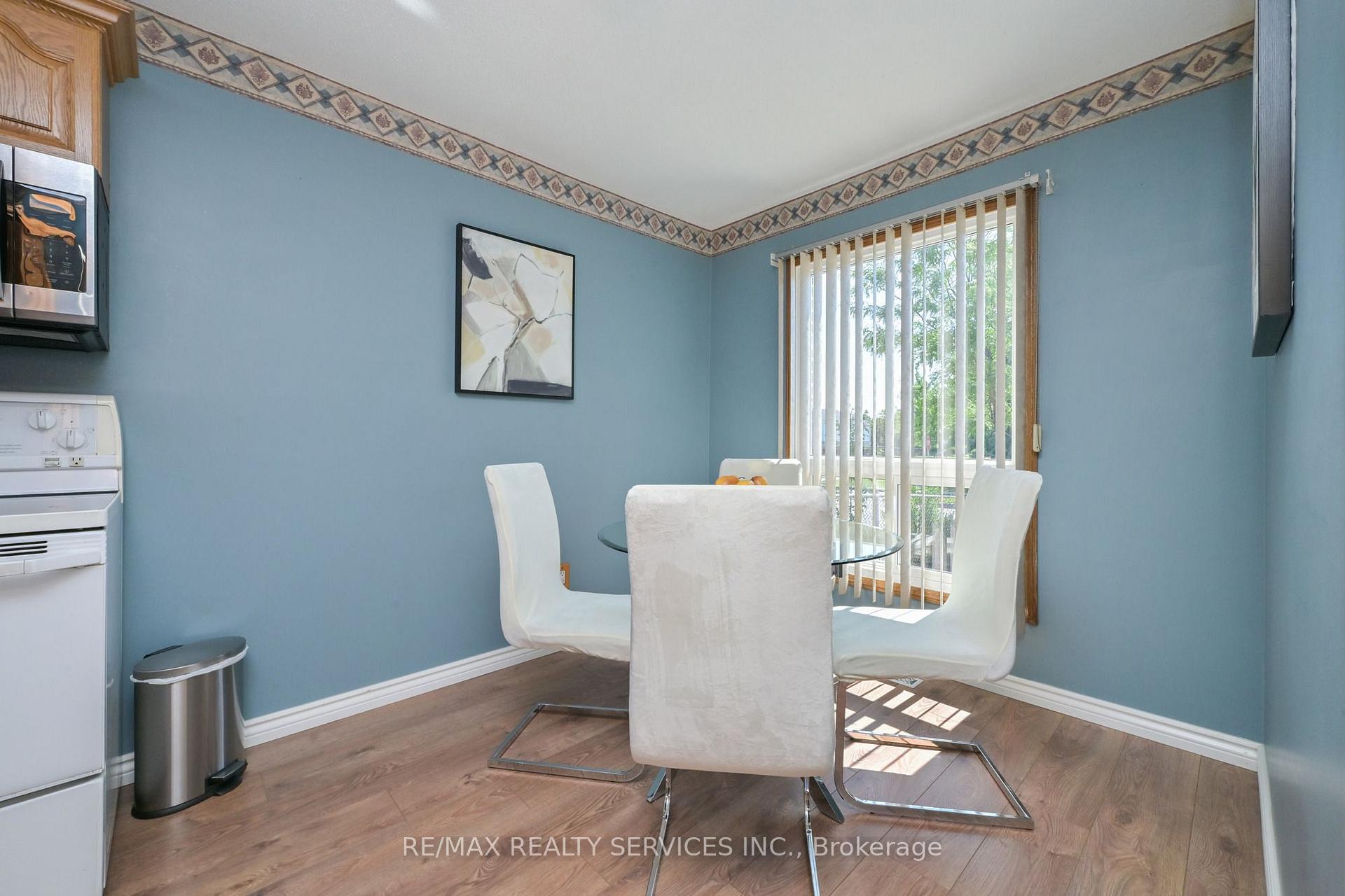 Photo 4 of 2 Lindridge Avenue, Brampton, Westgate — HOMEH