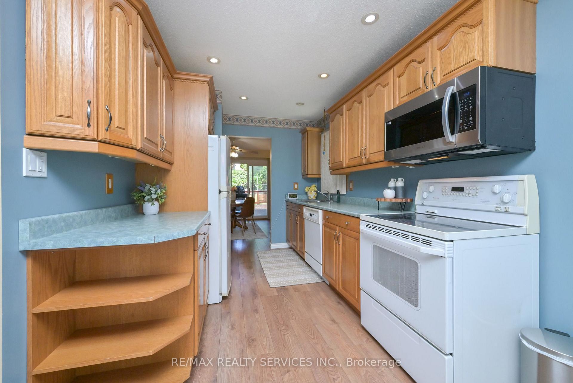 Photo 6 of 2 Lindridge Avenue, Brampton, Westgate — HOMEH