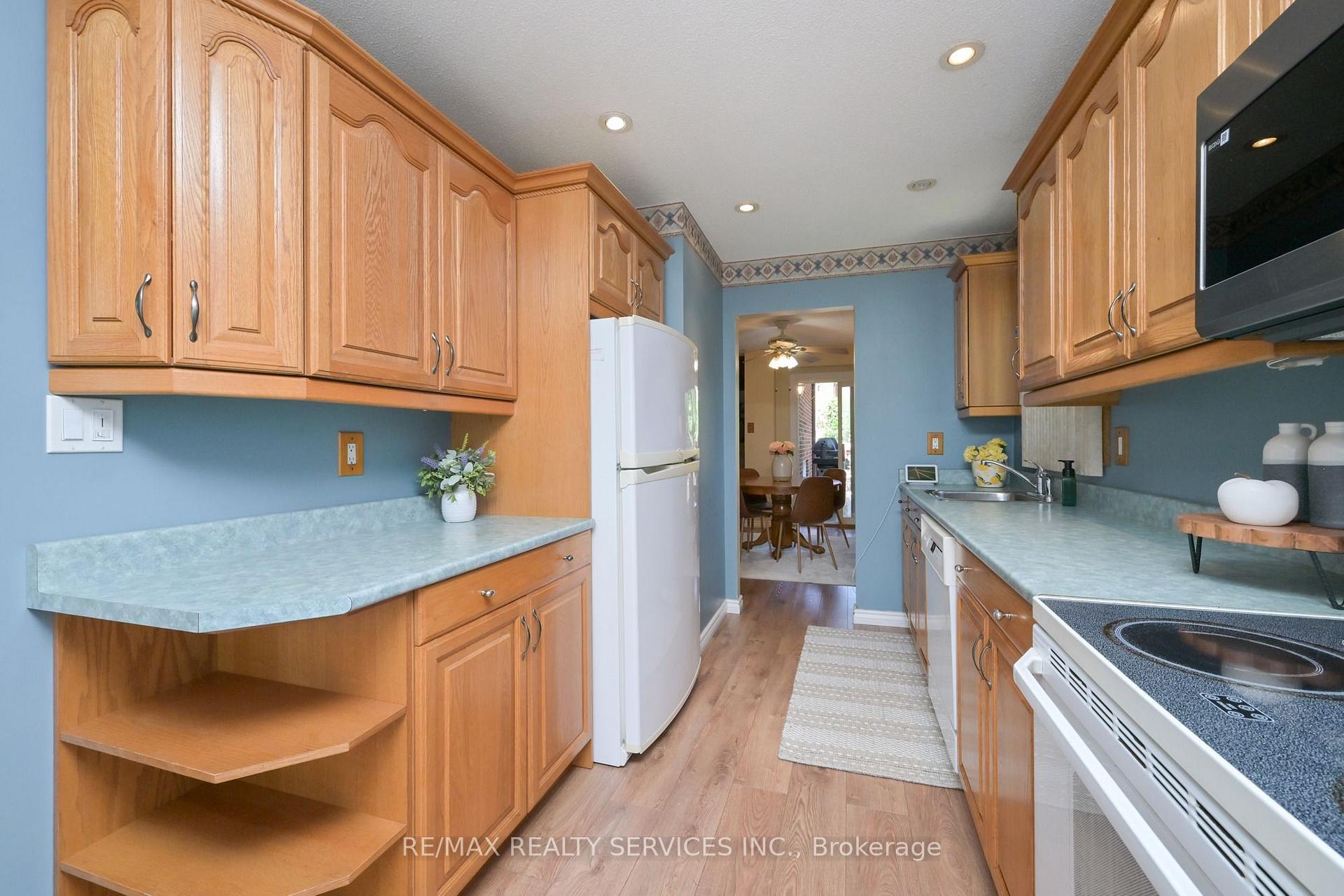 Photo 7 of 2 Lindridge Avenue, Brampton, Westgate — HOMEH