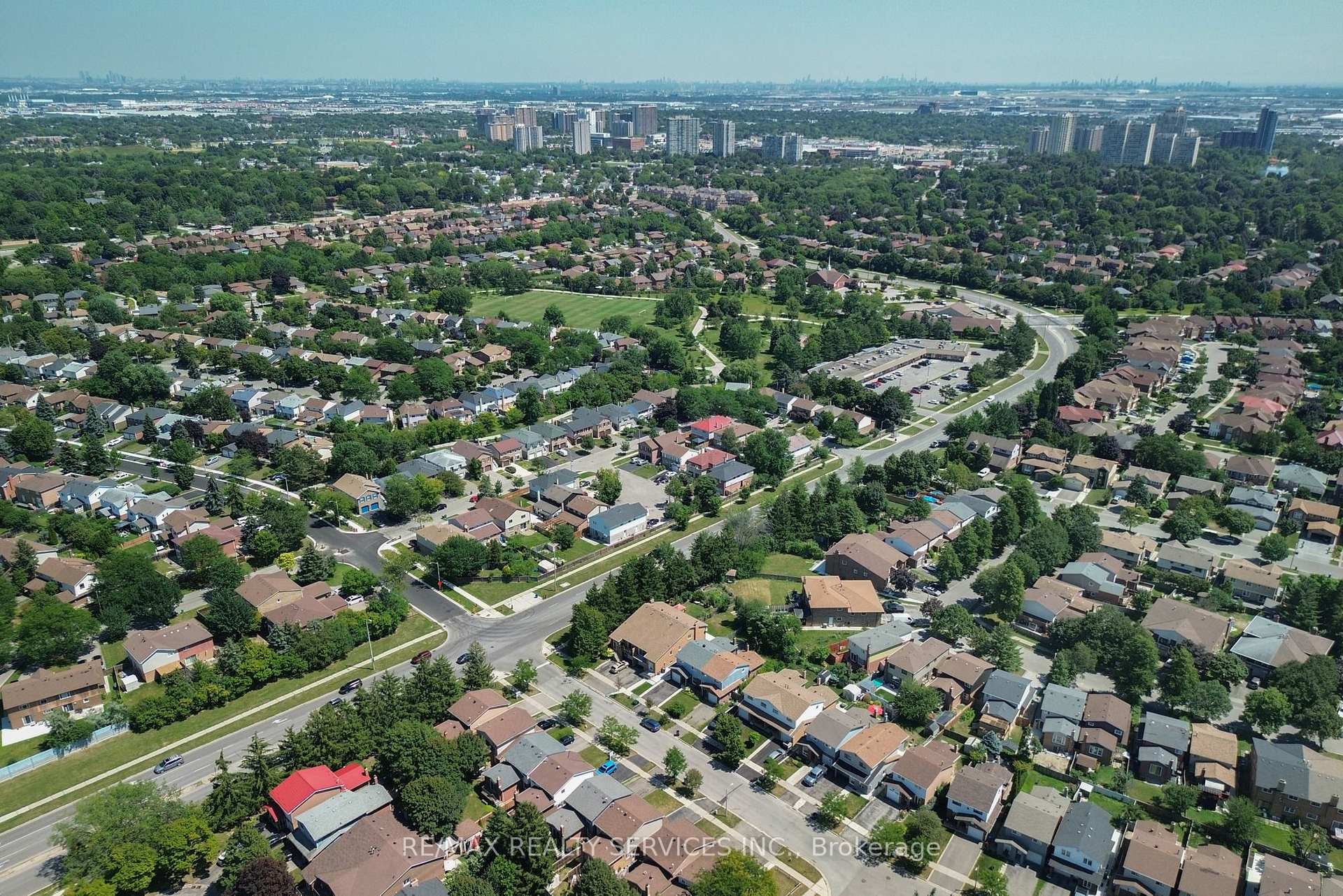 Photo 37 of 2 Lindridge Avenue, Brampton, Westgate — HOMEH