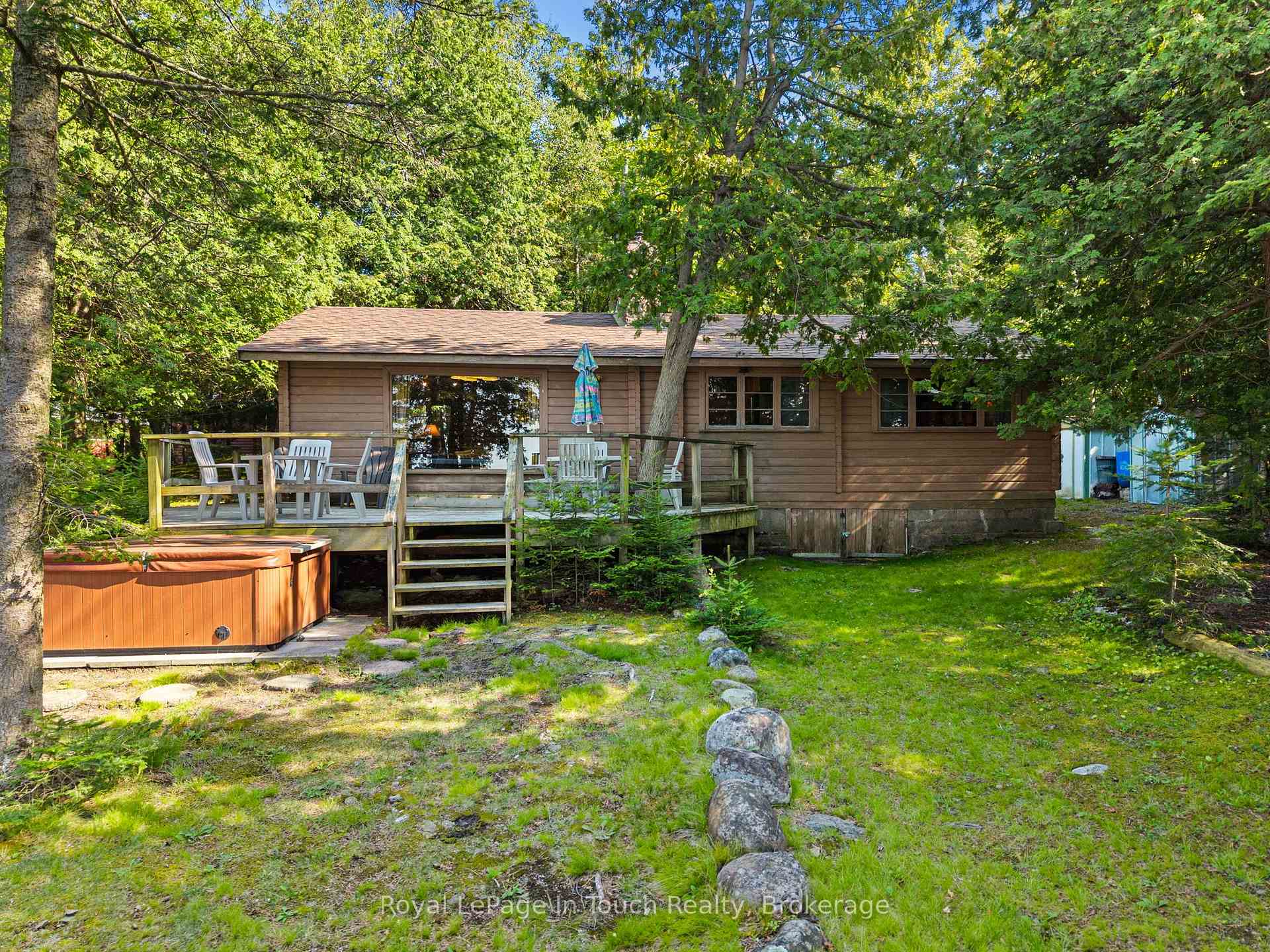 Photo 3 of 25 Chippewa Crescent, Tiny, Rural Tiny — HOMEH