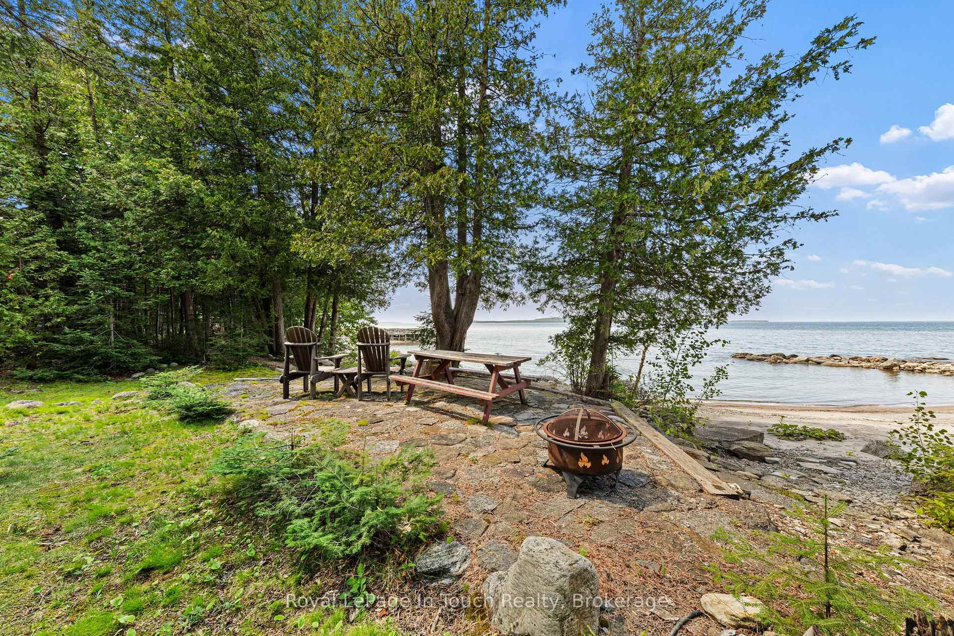 Photo 8 of 25 Chippewa Crescent, Tiny, Rural Tiny — HOMEH
