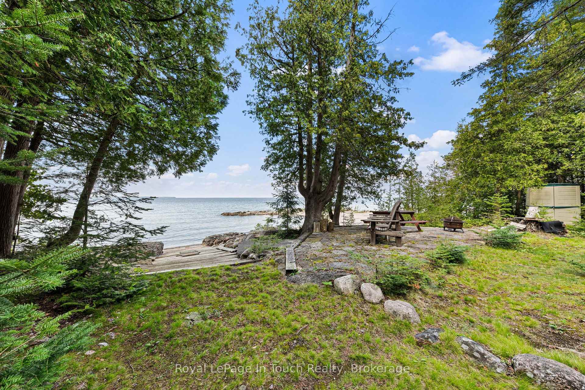 Photo 9 of 25 Chippewa Crescent, Tiny, Rural Tiny — HOMEH