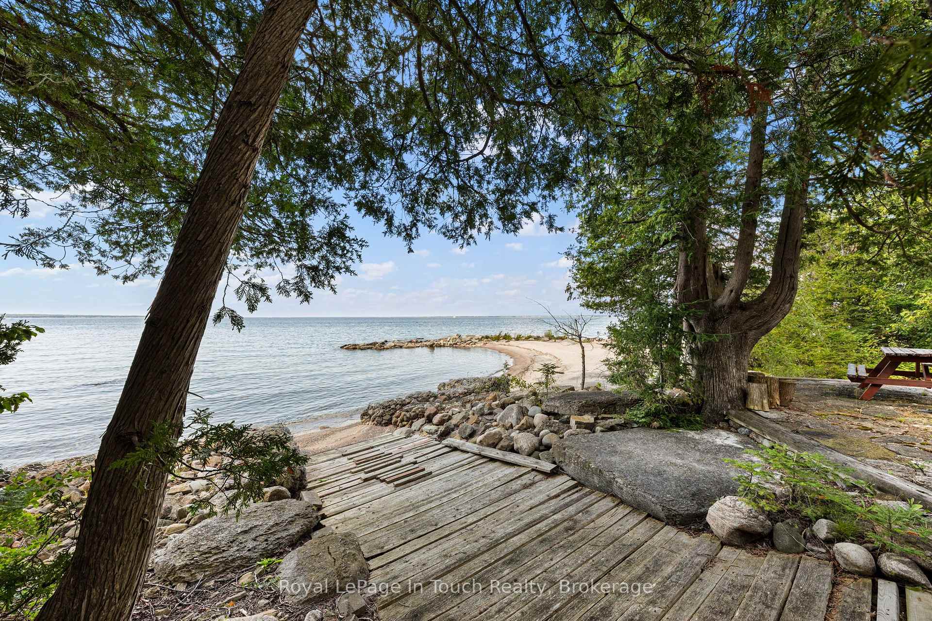 Photo 10 of 25 Chippewa Crescent, Tiny, Rural Tiny — HOMEH