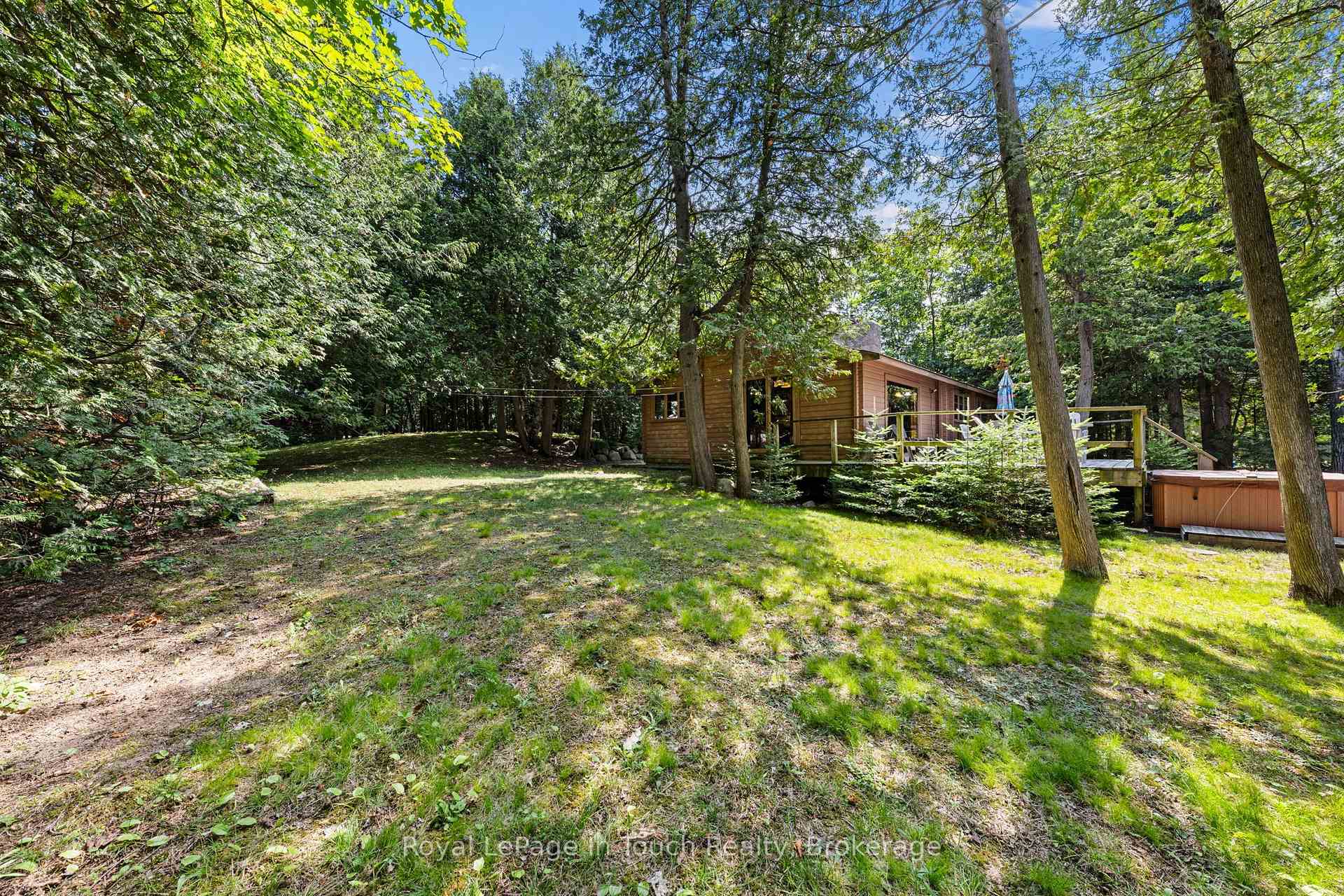 Photo 13 of 25 Chippewa Crescent, Tiny, Rural Tiny — HOMEH