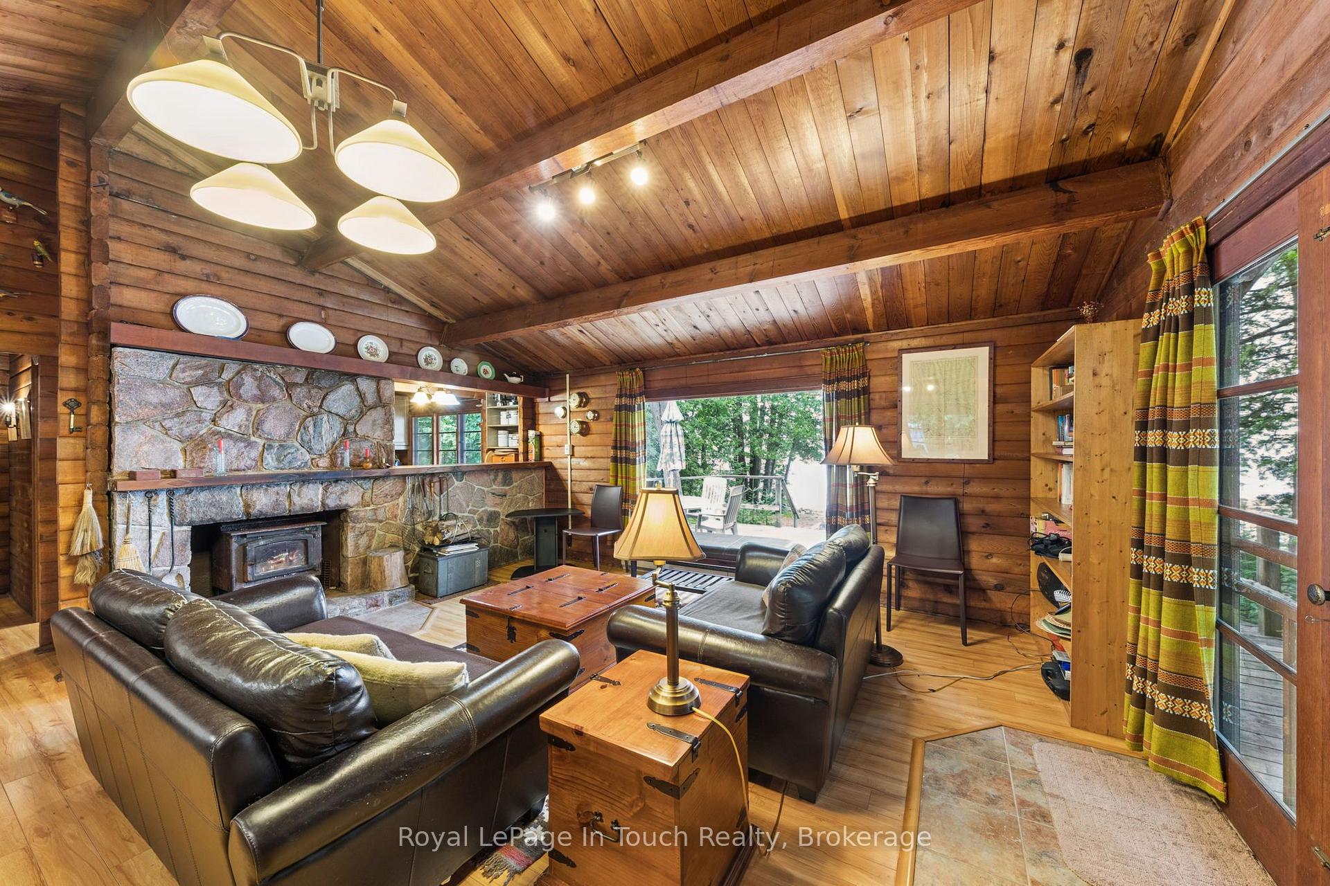 Photo 23 of 25 Chippewa Crescent, Tiny, Rural Tiny — HOMEH