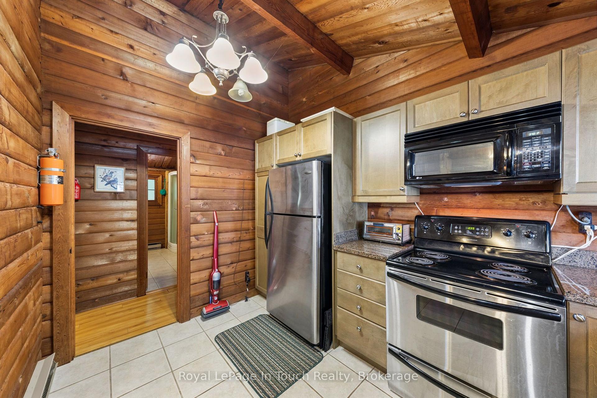 Photo 27 of 25 Chippewa Crescent, Tiny, Rural Tiny — HOMEH
