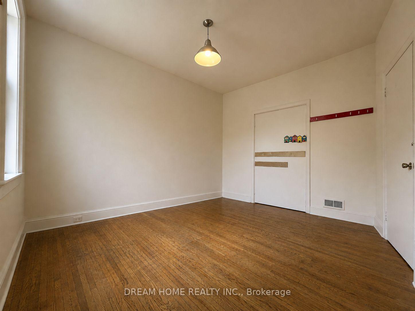Photo 2 of 107 Huron st Street, Toronto, Kensington-Chinatown — HOMEH