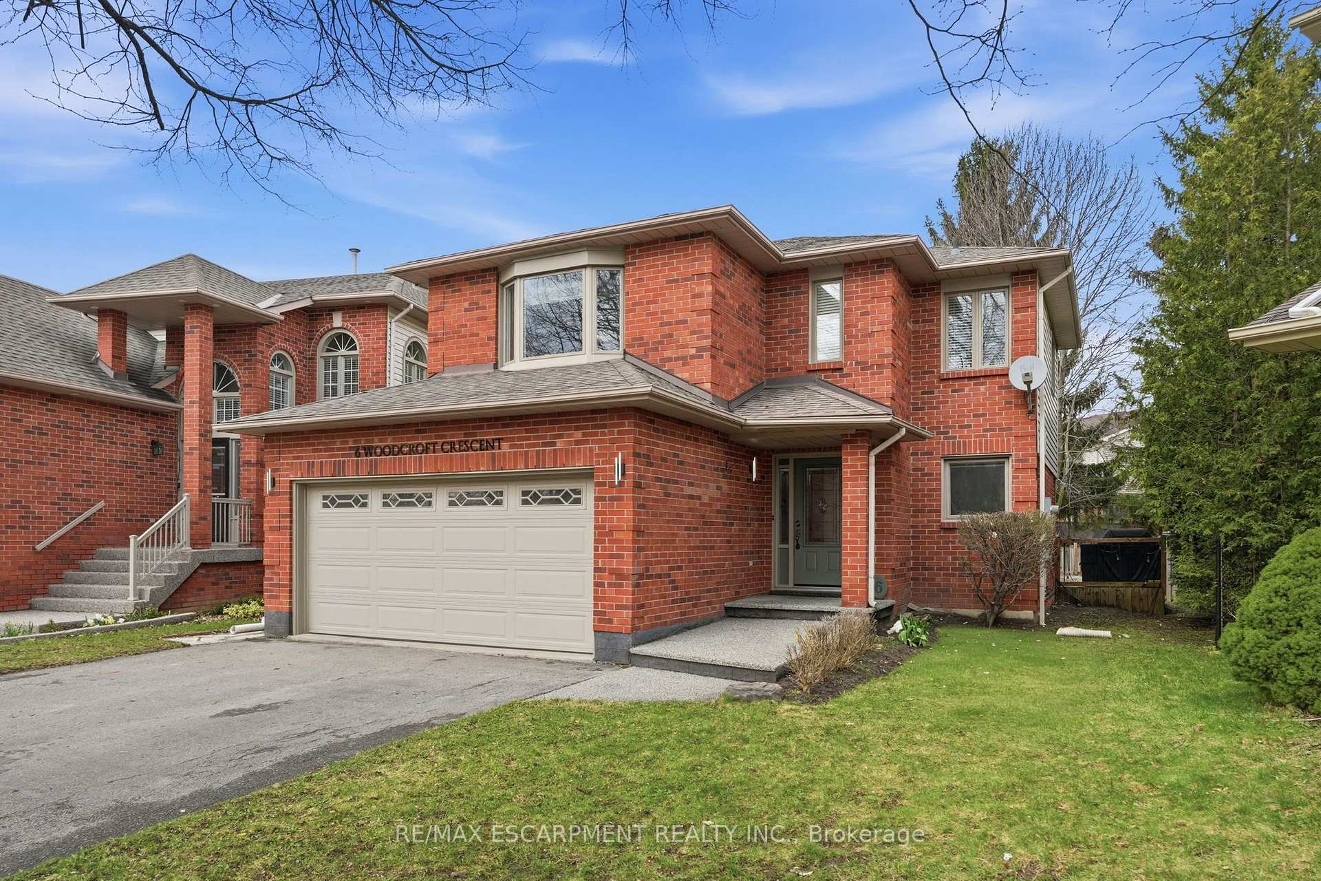 Photo 2 of 6 Woodcroft Crescent, Hamilton, Waterdown — HOMEH