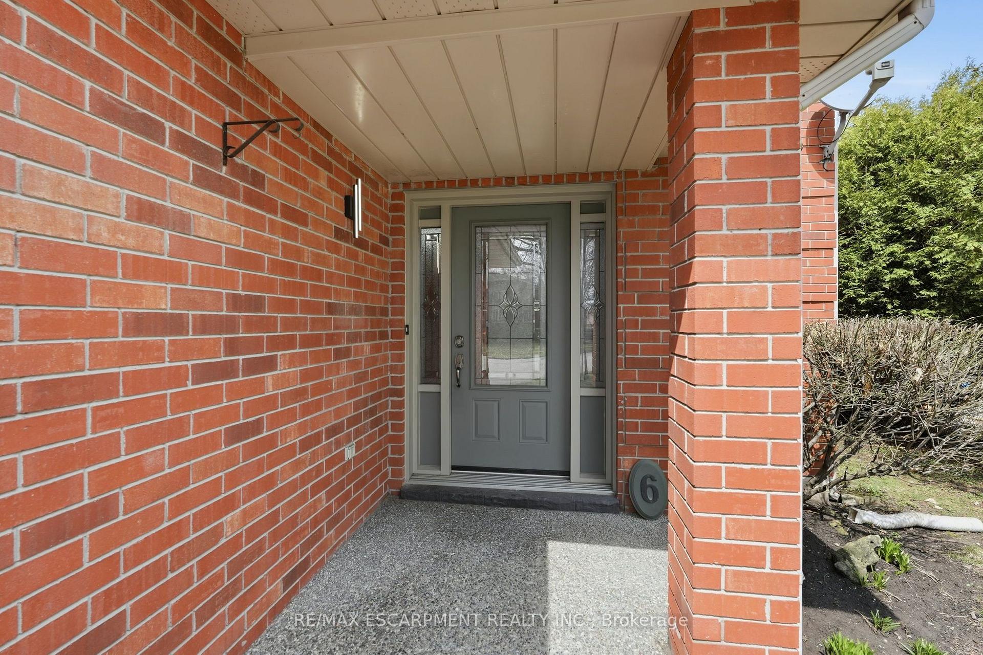Photo 3 of 6 Woodcroft Crescent, Hamilton, Waterdown — HOMEH