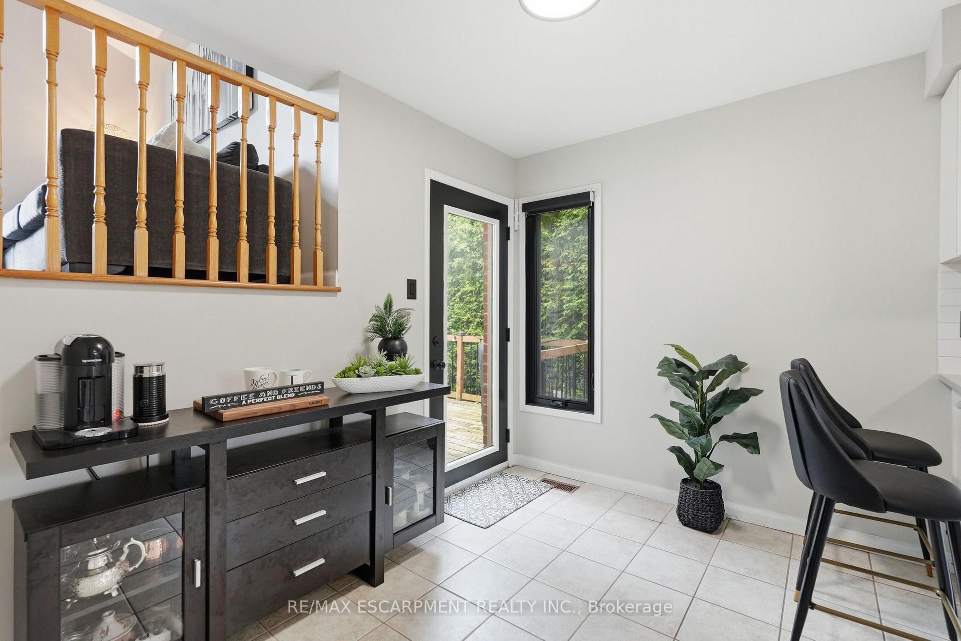 Photo 11 of 6 Woodcroft Crescent, Hamilton, Waterdown — HOMEH