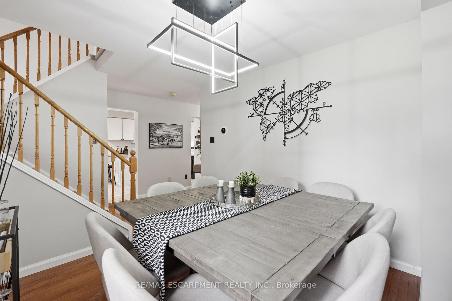 Photo 13 of 6 Woodcroft Crescent, Hamilton, Waterdown — HOMEH