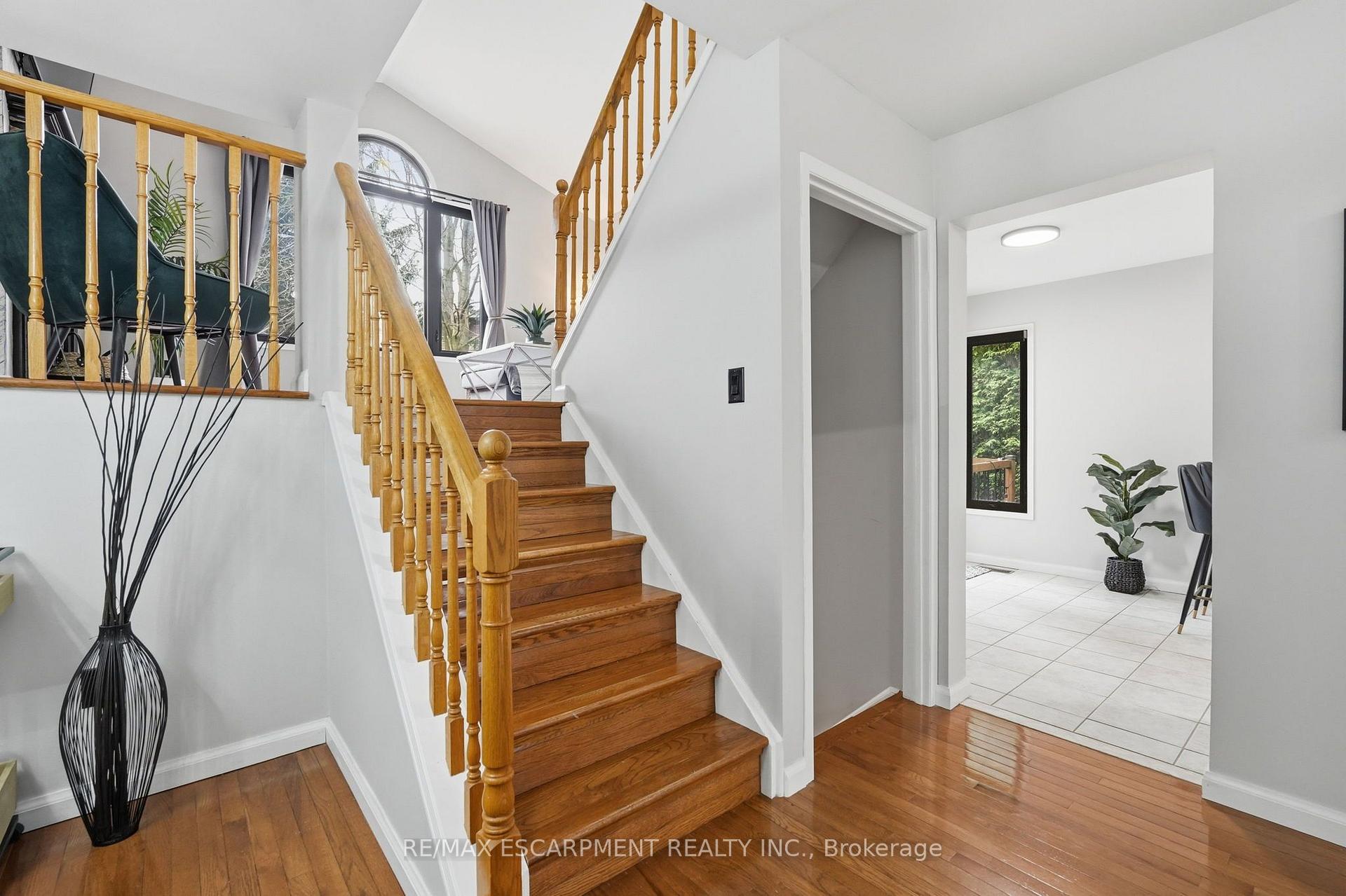 Photo 14 of 6 Woodcroft Crescent, Hamilton, Waterdown — HOMEH