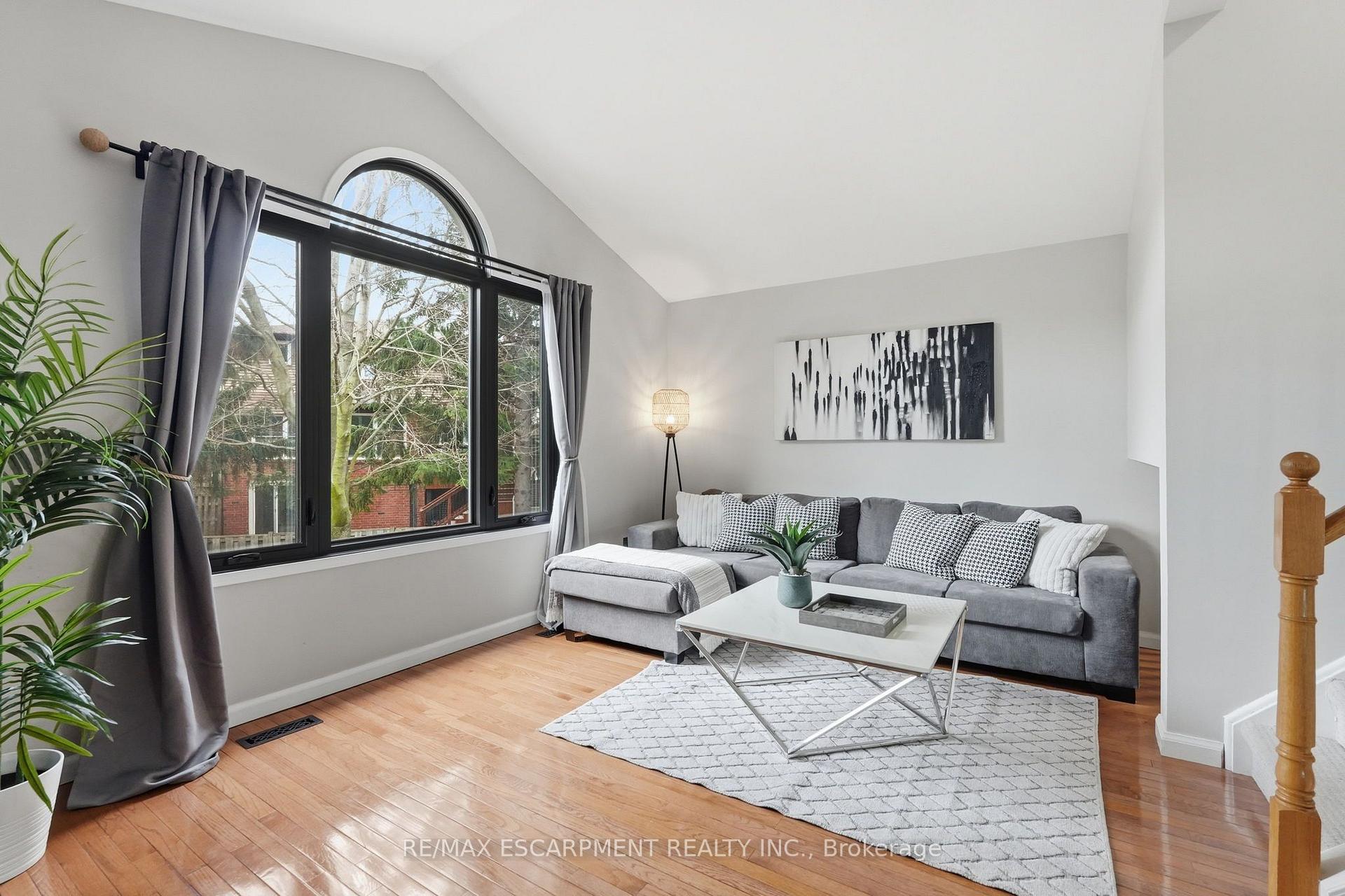 Photo 16 of 6 Woodcroft Crescent, Hamilton, Waterdown — HOMEH