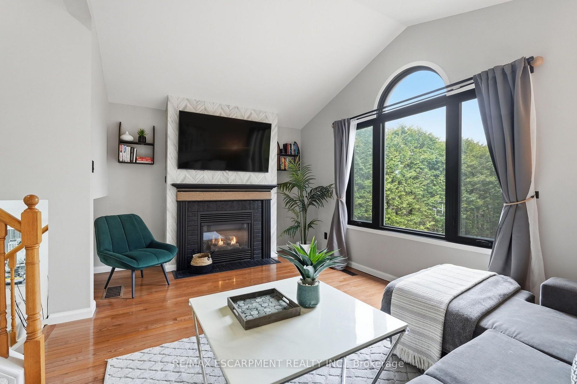 Photo 17 of 6 Woodcroft Crescent, Hamilton, Waterdown — HOMEH