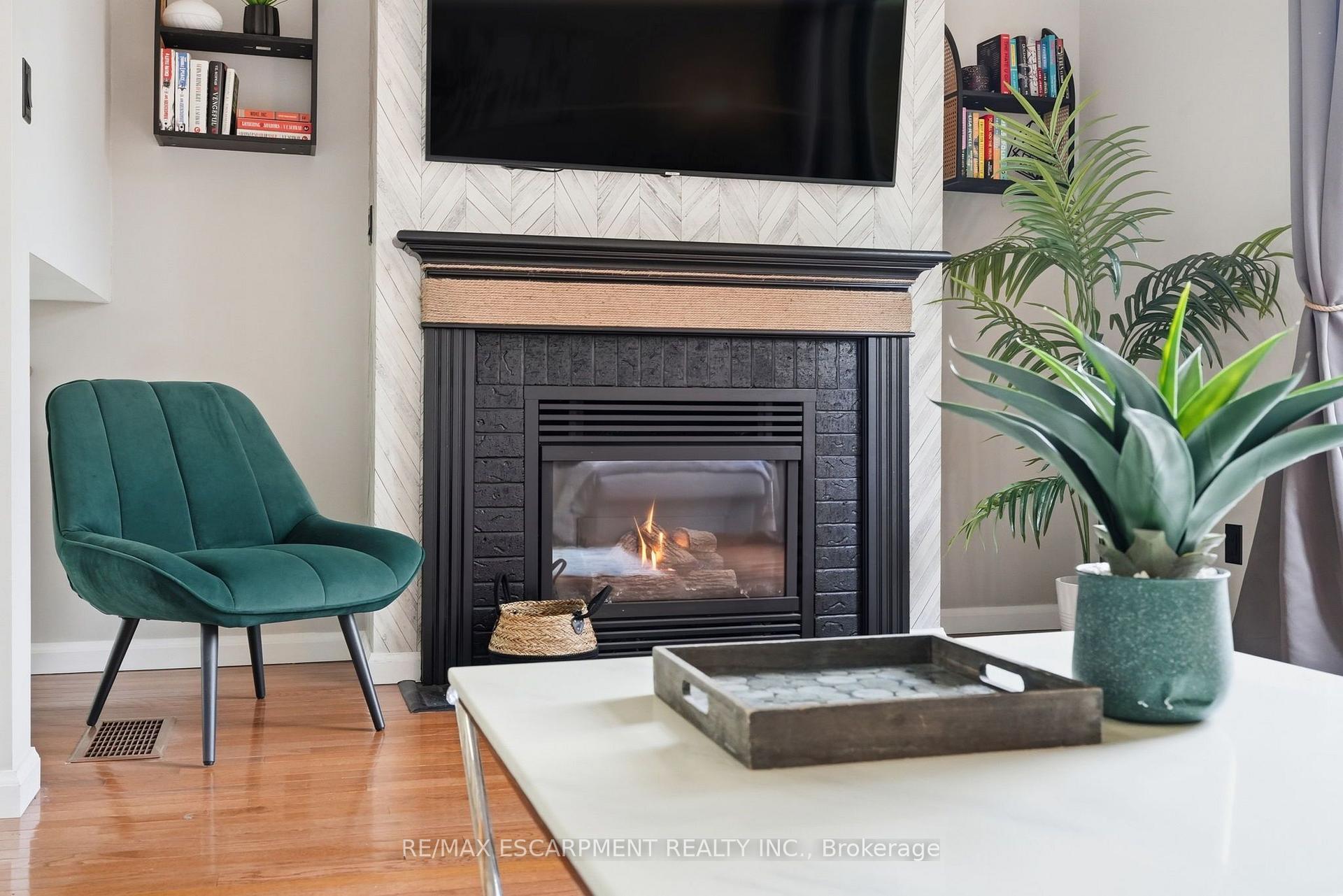 Photo 18 of 6 Woodcroft Crescent, Hamilton, Waterdown — HOMEH