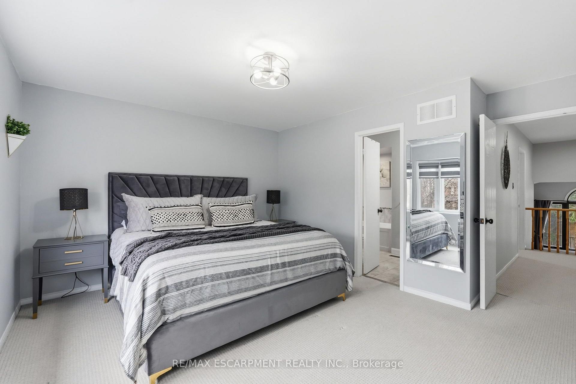 Photo 21 of 6 Woodcroft Crescent, Hamilton, Waterdown — HOMEH