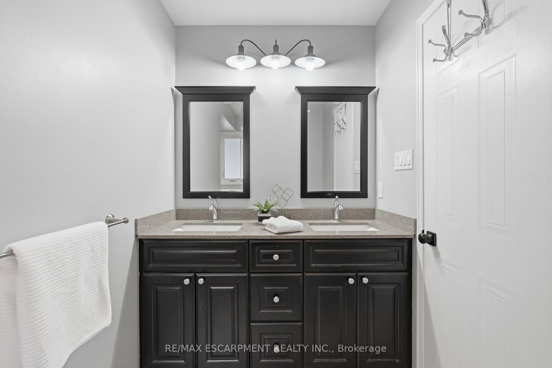 Photo 22 of 6 Woodcroft Crescent, Hamilton, Waterdown — HOMEH
