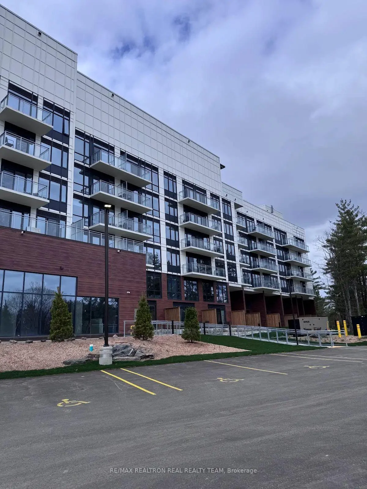 Photo 5 of Unit 407, 100 Carrick Trail, Gravenhurst, Muskoka (S) — HOMEH