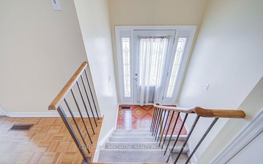 Photo 1 of 9 Capstan Court, North York, Glenfield-Jane Heights — HOMEH