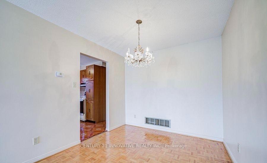 Photo 3 of 9 Capstan Court, North York, Glenfield-Jane Heights — HOMEH