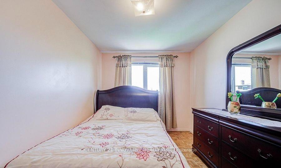 Photo 8 of 9 Capstan Court, North York, Glenfield-Jane Heights — HOMEH