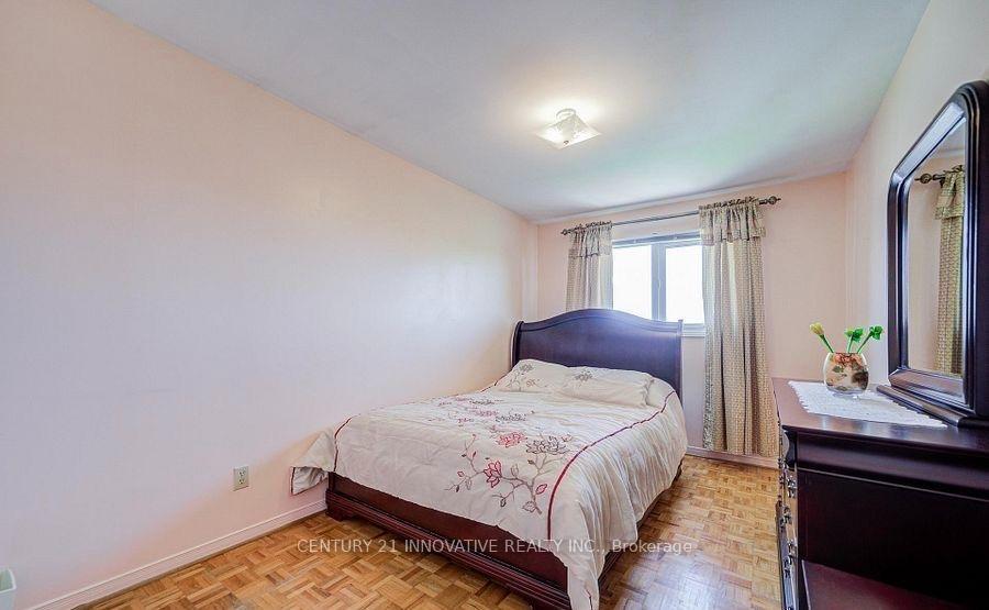 Photo 11 of 9 Capstan Court, North York, Glenfield-Jane Heights — HOMEH